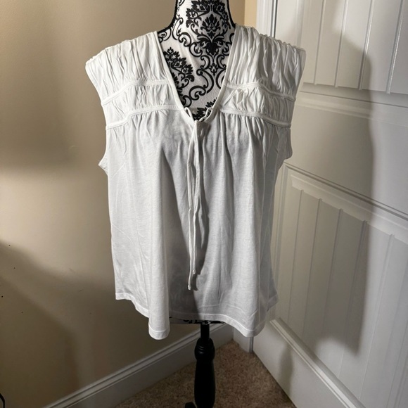 Loft White Sleeveless Top NWT - Picture 2 of 6